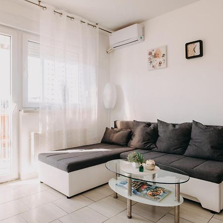 Apartment 10 Свети Мартин на Мури Екстериор снимка